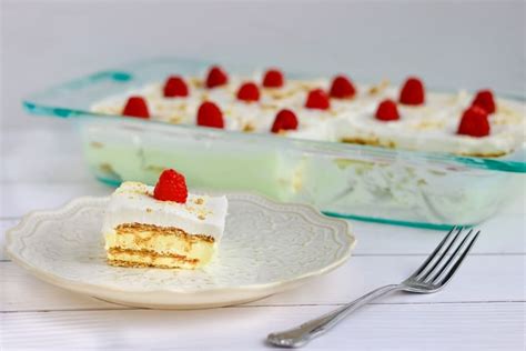 lemon-icebox-cake-easy-no-bake-lemon-dessert image