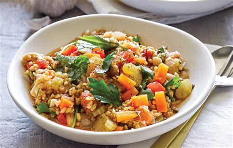 mediterranean-kale-and-freekeh-stew-healthy-food-guide image