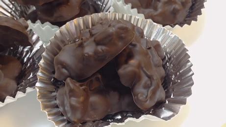 chocolate-raisin-clusters-recipe-recipesnet image