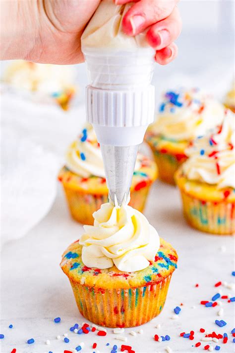 red-white-blue-4th-of-july-cupcakes-averie-cooks image