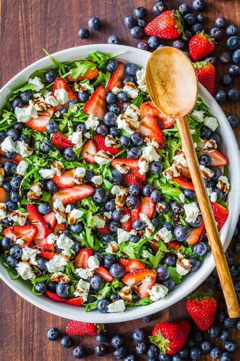 arugula-salad-with-berries-natashaskitchencom image