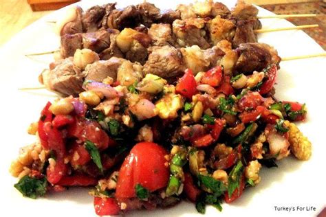 gavurdağı-salad-recipe-tomatoes-onions-walnuts image
