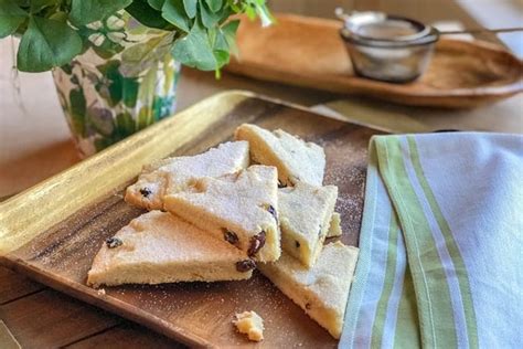 irish-shortbread-with-lemon-and-currants-31-daily image