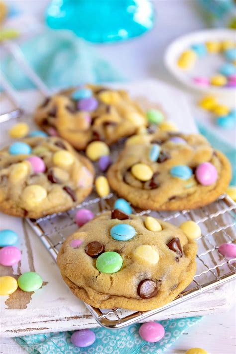 the-best-easter-chocolate-chip-cookies-mom-on image