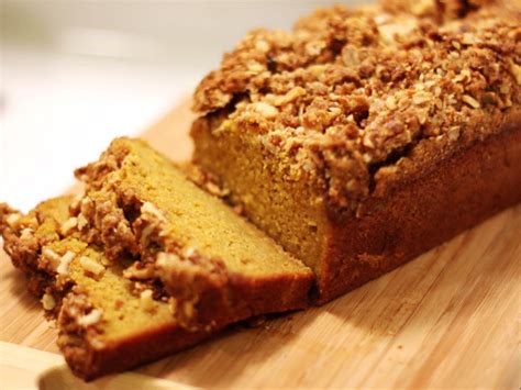 streusel-topped-pumpkin-bread-tasty-kitchen image