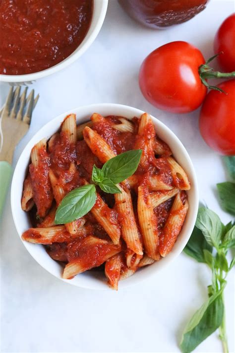 slow-cooker-tomato-basil-pasta-sauce-my image