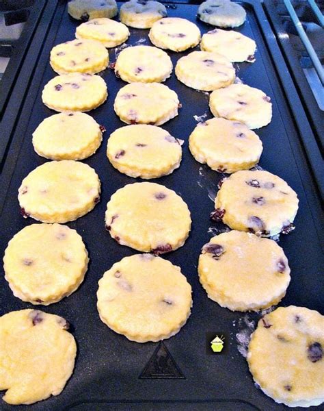 welsh-cakes-lovefoodies image