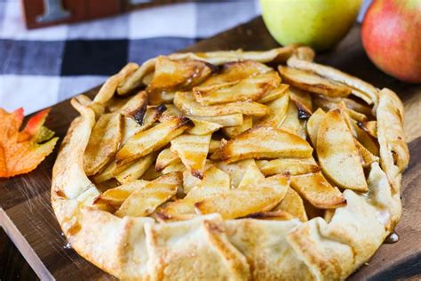 the-best-easy-rustic-apple-pie-jen-around-the-world image