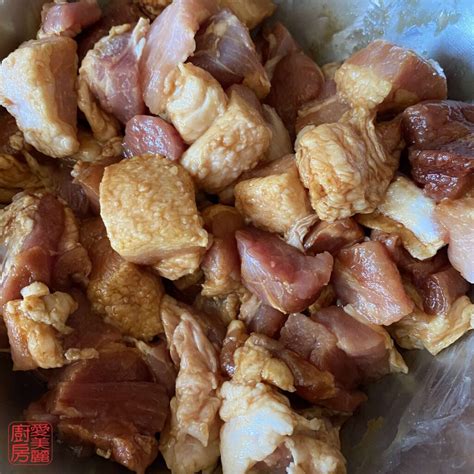 braised-pork-with-potatoes-薯仔炆豬肉-auntie-emilys image