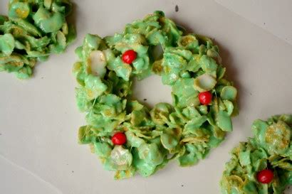christmas-corn-flake-wreaths-tasty-kitchen-a-happy image
