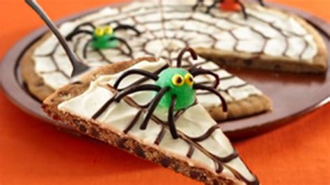 spider-web-cookie-pizza-recipe-pillsburycom image