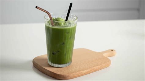 how-to-make-the-best-matcha-green-tea-ice-cream-float image