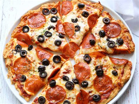 chicken-crust-pizza-recipe-healthy-recipes-blog image