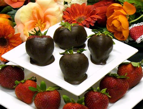 chocolate-grand-marnier-strawberries-recipe-pegs image