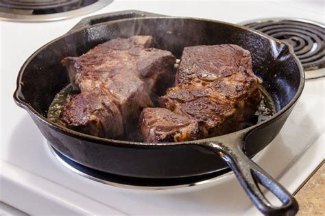 how-to-cook-beef-shank-steak-livestrong image
