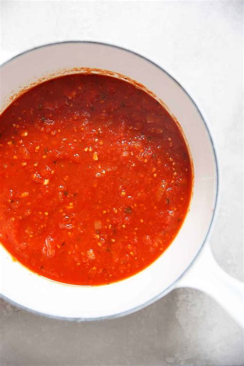 how-to-make-fresh-tomato-sauce-with-summer image