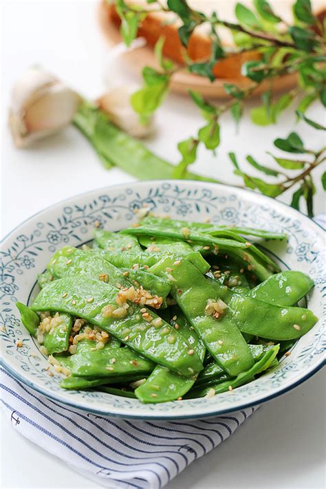 garlic-snow-peas-stir-fry-china-sichuan-food image