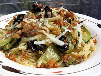 linguine-with-zucchini-garlic-black-olives-and image