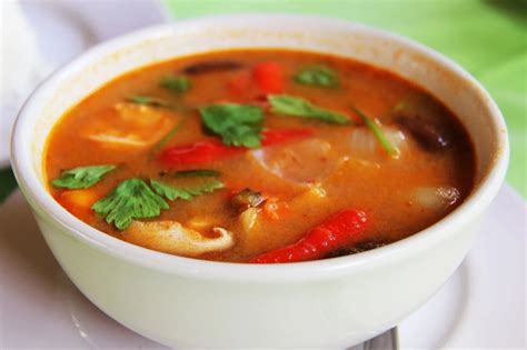 easy-tom-yum-goong-hot-sour-prawn-soup-simple-tasty image