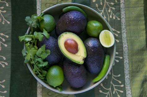 the-best-way-to-store-and-preserve-avocados image