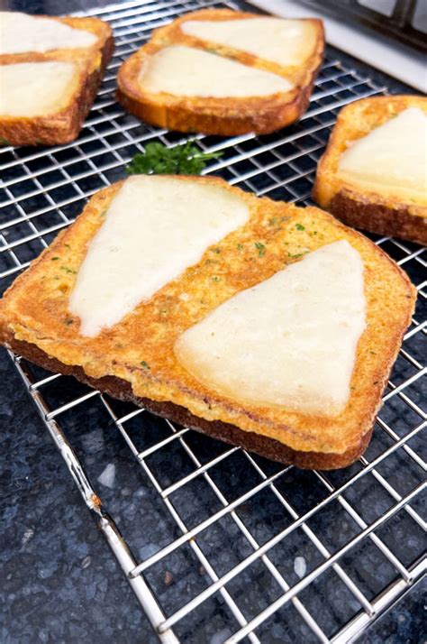one-pan-egg-cheese-toast-addictively-good image