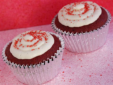 skinny-red-velvet-cupcakes-skinnytaste image