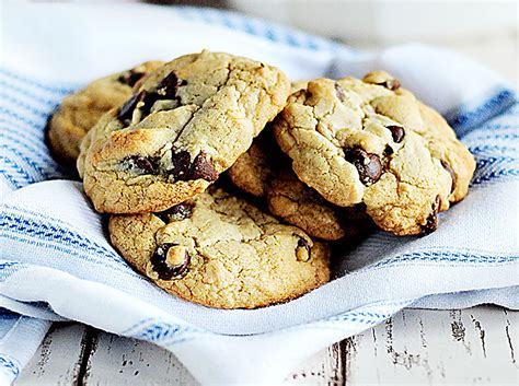 chocolate-chip-cookies-agavemad image
