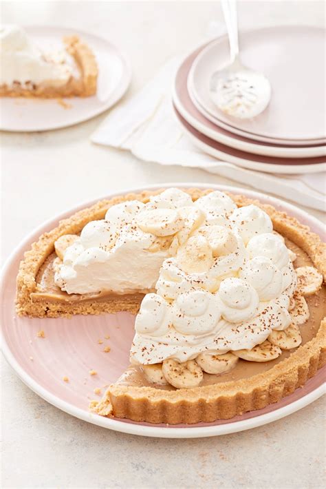 recipe-banana-toffee-pie-with-a-shortbread-crust image