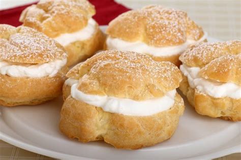 old-fashioned-cream-puffs-recipes-light-creamy image