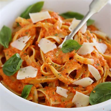 creamy-roasted-red-pepper-pasta-the-comfort-of image