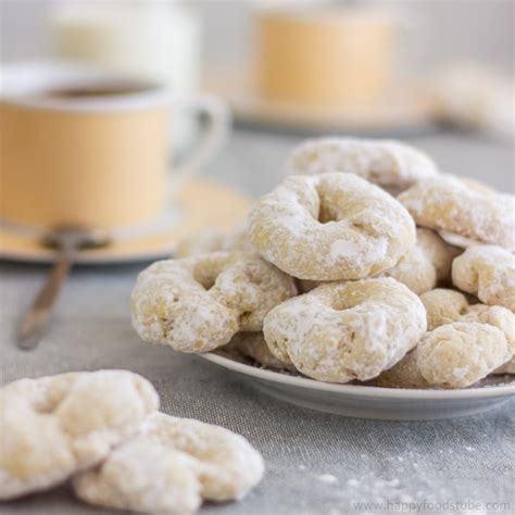 white-wine-cookies-rollitos-de-vino-blanco-happy image
