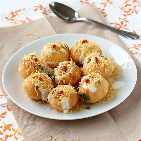 dahi-puri-chaat-with-sev-and-batata-step-by-step image