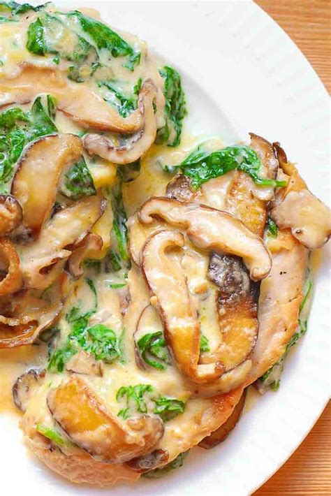 creamy-spinach-and-mushroom-chicken-whatsinthepan image