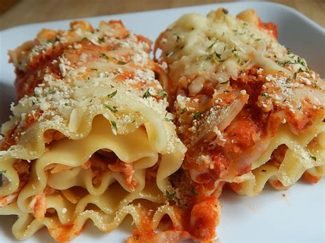 chicken-parmesan-lasagna-rolls-drizzle-me-skinny image