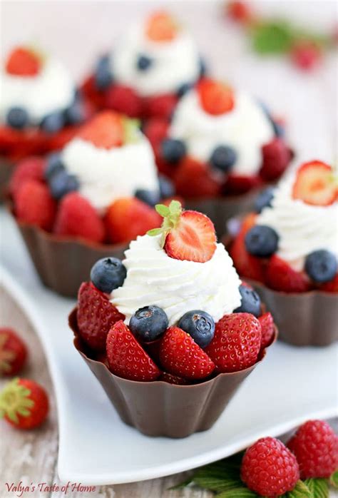 easy-fruit-chocolate-cups-with-pudding-fresh-berries image