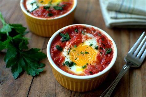 uova-al-pomodoro-eggs-poached-in-tomato-sauce image