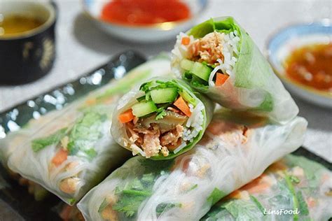 vietnamese-spring-rolls-gỏi-cuốn-with-salmon-and image