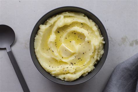 easy-fluffy-and-creamy-mashed-potatoes-recipe-the image