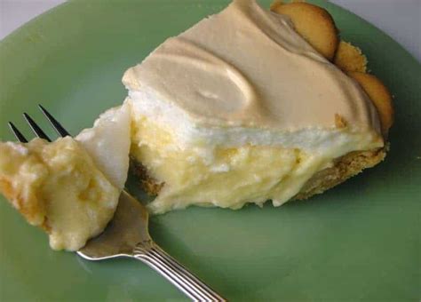 lemon-meringue-pie-with-condensed-milk-and-wafers image