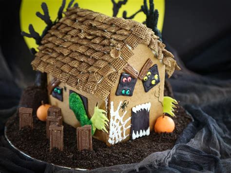 how-to-make-a-haunted-gingerbread-house-food image