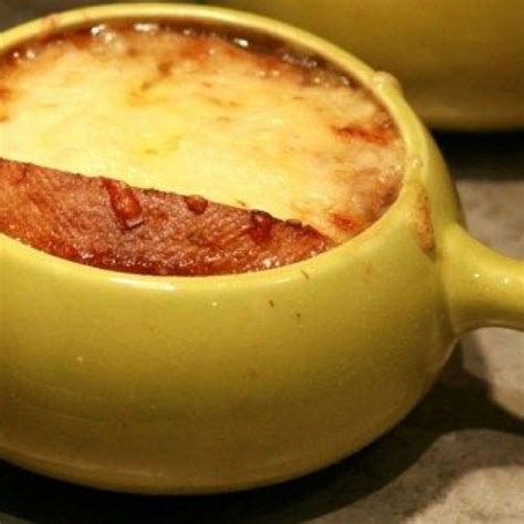 easy-onion-soup-recipe-eatwell101 image