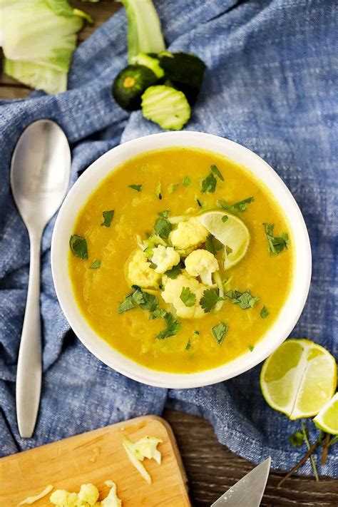 curried-cauliflower-soup-healthy-vegan-low-bowl-of image