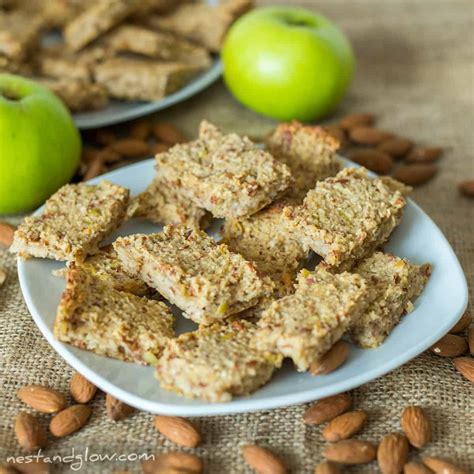 3-ingredient-apple-almond-healthy-breakfast-bars image