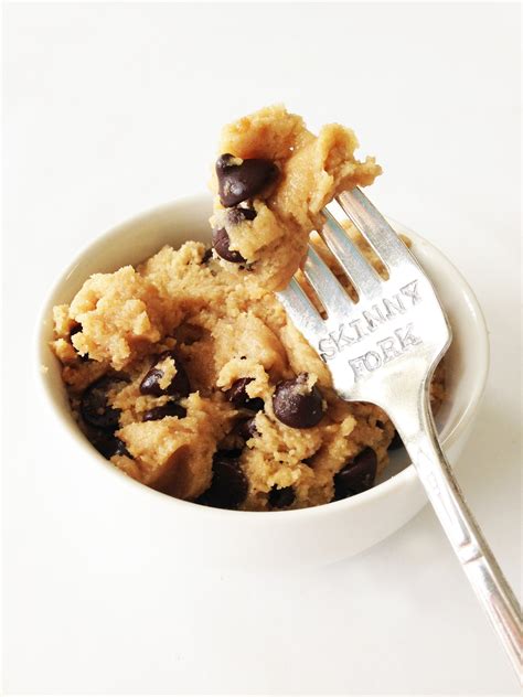skinny-edible-chocolate-chip-cookie-dough image