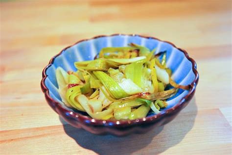 roasted-leeks-recipe-with-herbs-de-provence-inspired image