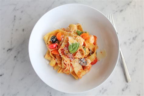 pappardelle-with-tomatoes-and-basil-hip-foodie-mom image
