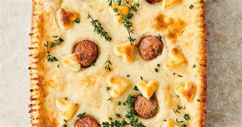 jamie-olivers-sausage-and-mash-pie-the-happy image