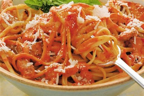 linguine-with-chicken-and-roasted-red-pepper-sauce image