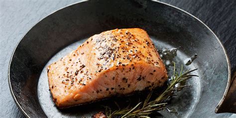 30-days-of-superfoods-eat-salmon-to-fight image