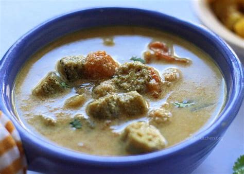 vegan-okra-curry-kerala-style-vendaka-puli-curry image